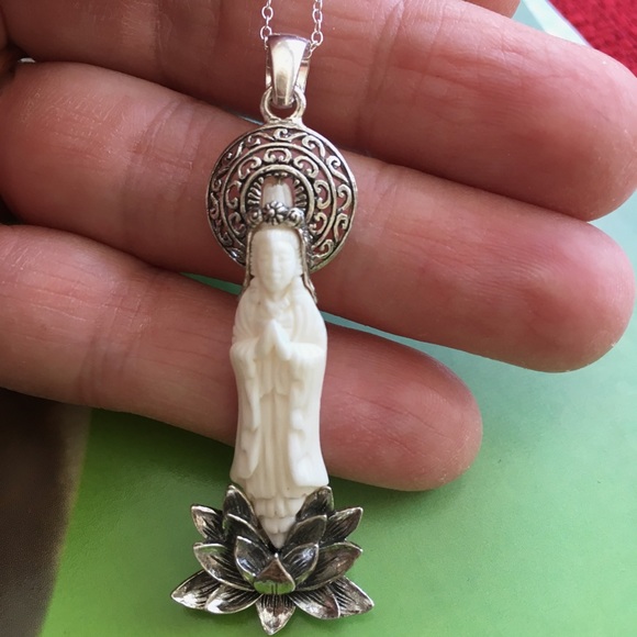 Exquisite Carved Buddha Pendant 📿 - Picture 3 of 6